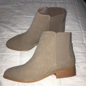 SOLD - Pointed toe synthetic Tan ankle boot